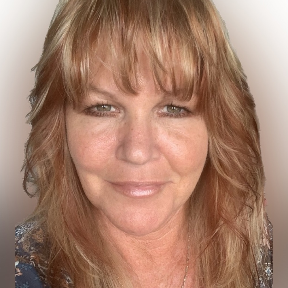 Meet your Posher, Deborah 🇨🇦